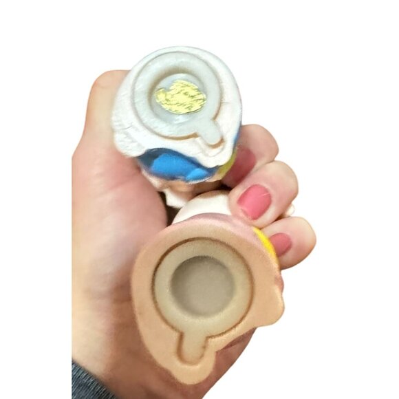 VTG KITSCHY PIGS SALT & PEPPER SHAKERS PLASTIC ANTHROPOMORPHIC RETRO PIGLETS - Picture 5 of 5